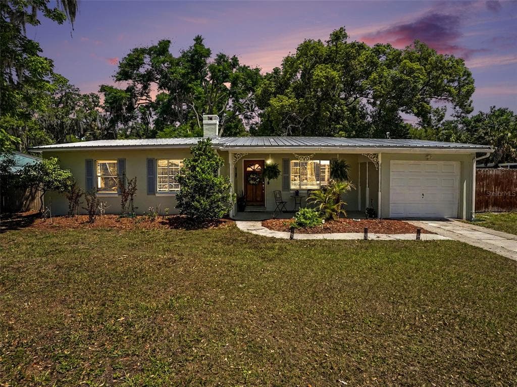 315 W 11TH AVENUE, MOUNT DORA, FL 32757