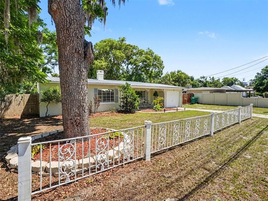 315 W 11TH AVENUE, MOUNT DORA, FL 32757 — zdjęcie 4