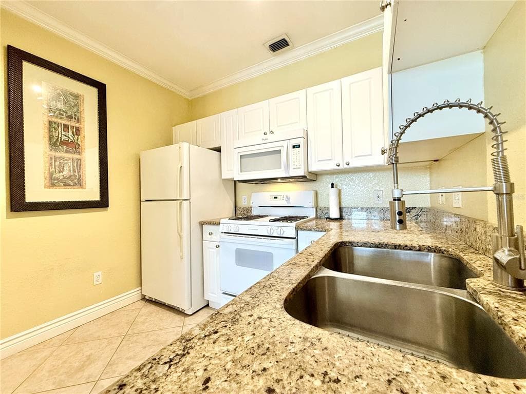 2747 VIA CAPRI # 1126, CLEARWATER, FL 33764 — zdjęcie 4