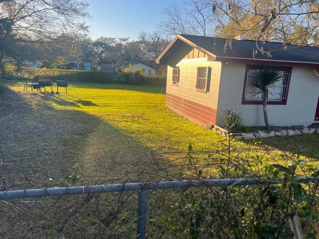 1112/1114 S BAY AVENUE, SANFORD, FL 32771 — zdjęcie 2