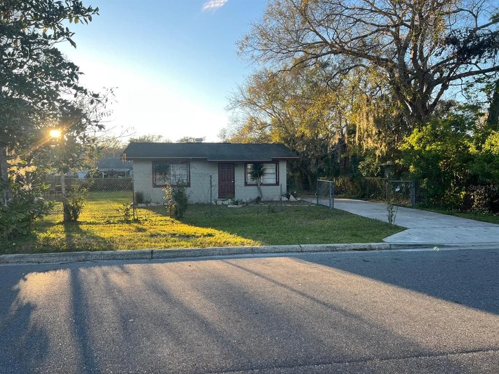 1112/1114 S BAY AVENUE, SANFORD, FL 32771