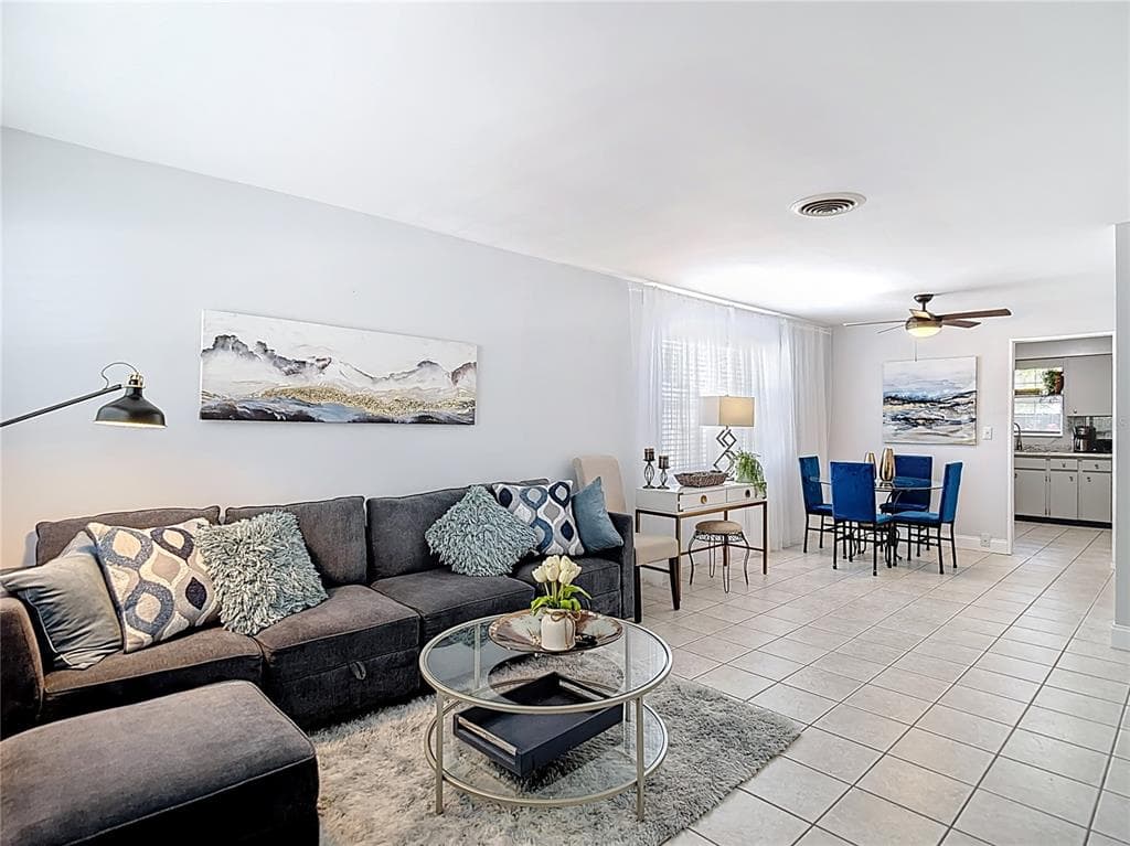 220 SE JEFFERSON CIRCLE N, ST PETERSBURG, FL 33703 — zdjęcie 2