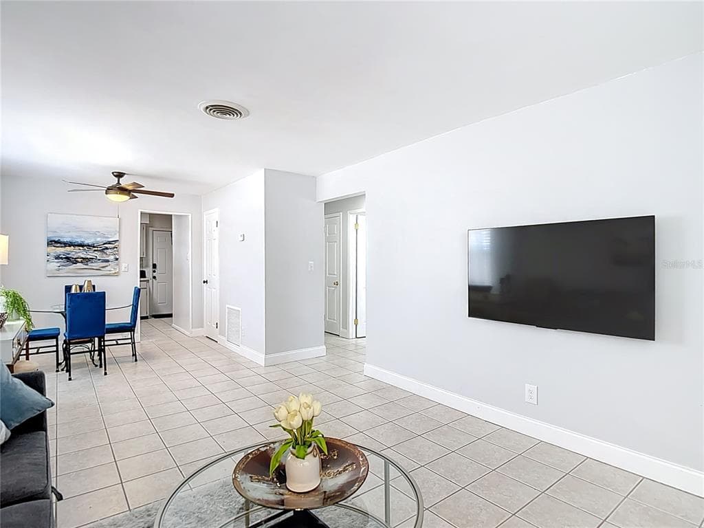 220 SE JEFFERSON CIRCLE N, ST PETERSBURG, FL 33703 — zdjęcie 3