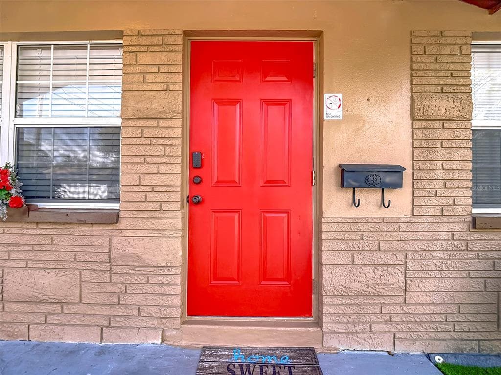 220 SE JEFFERSON CIRCLE N, ST PETERSBURG, FL 33703