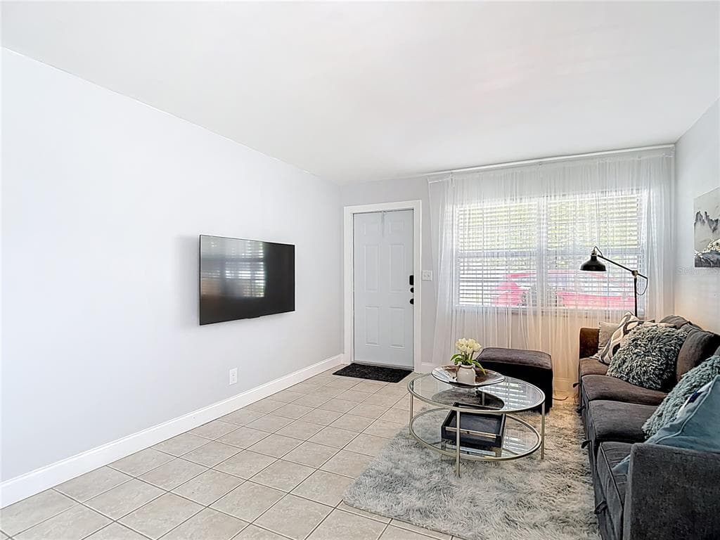 220 SE JEFFERSON CIRCLE N, ST PETERSBURG, FL 33703 — zdjęcie 4