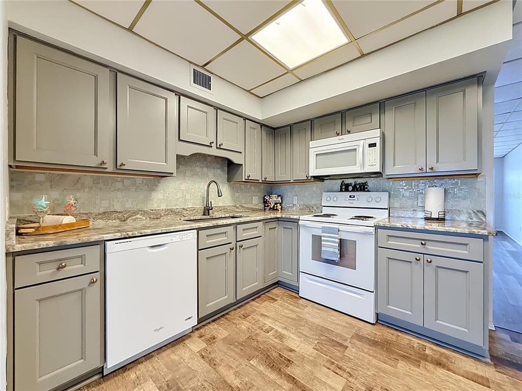 5860 43RD TERRACE N # 1513, KENNETH CITY, FL 33709 — zdjęcie 2