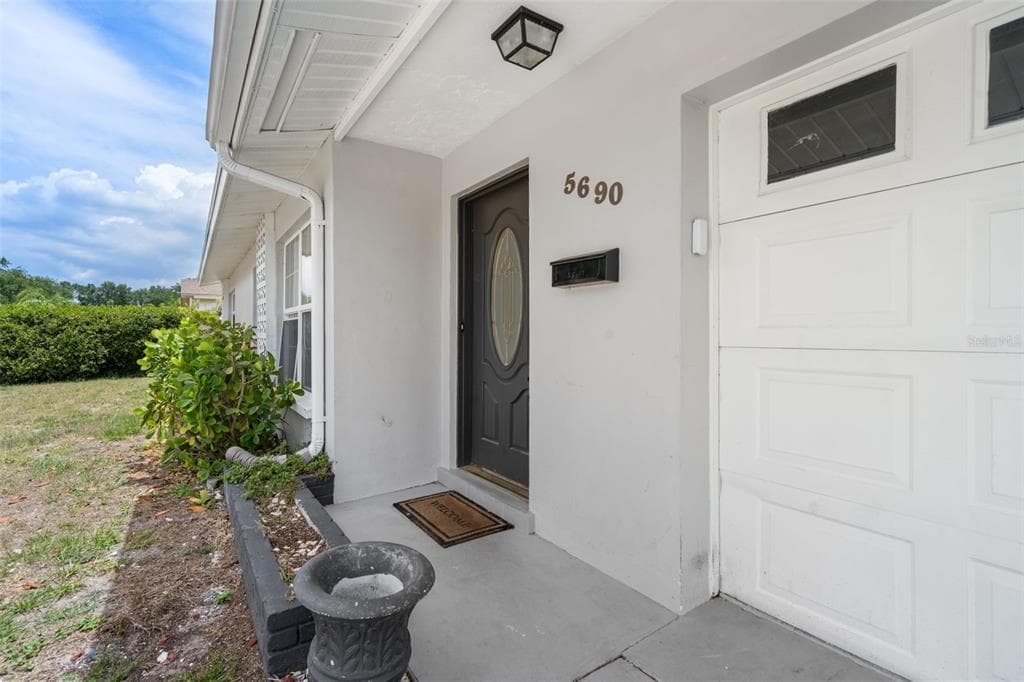 5690 6TH STREET S, ST PETERSBURG, FL 33705 — zdjęcie 2
