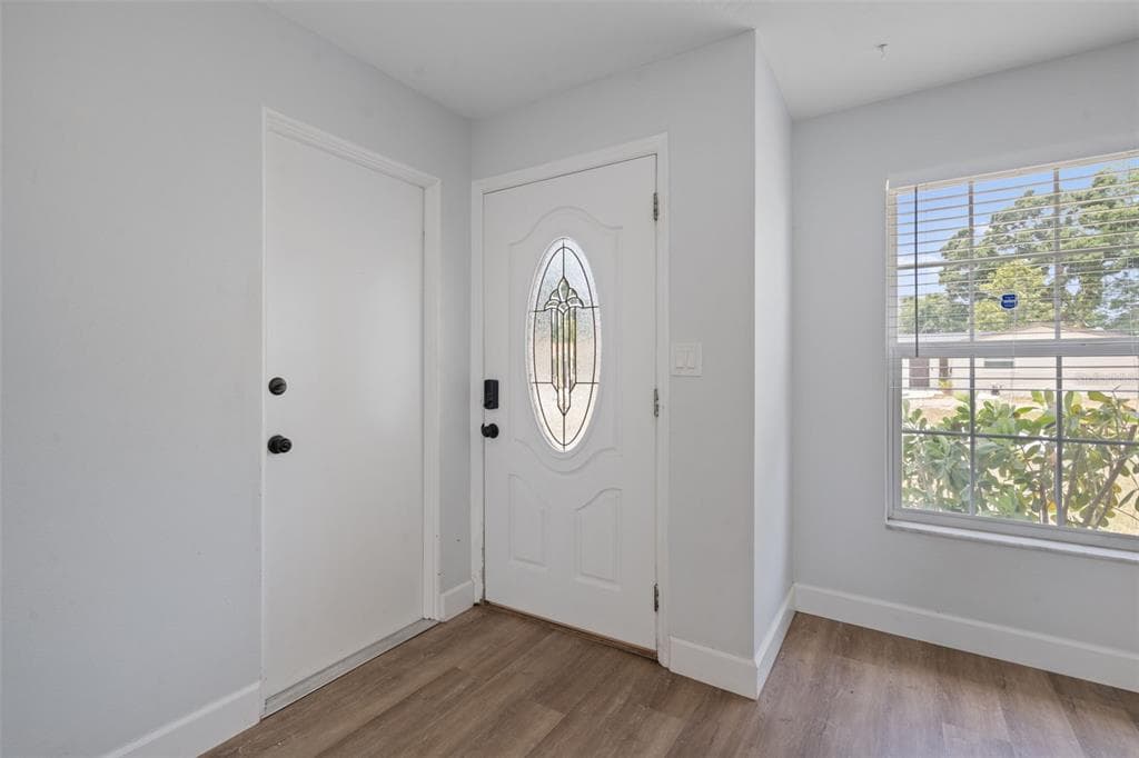 5690 6TH STREET S, ST PETERSBURG, FL 33705 — zdjęcie 4