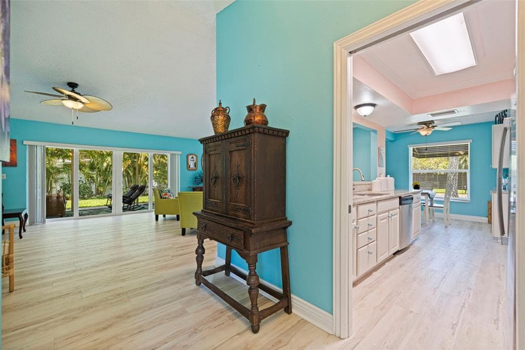 201 58TH AVENUE S, ST PETERSBURG, FL 33705 — zdjęcie 3