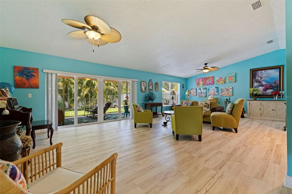 201 58TH AVENUE S, ST PETERSBURG, FL 33705 — zdjęcie 4