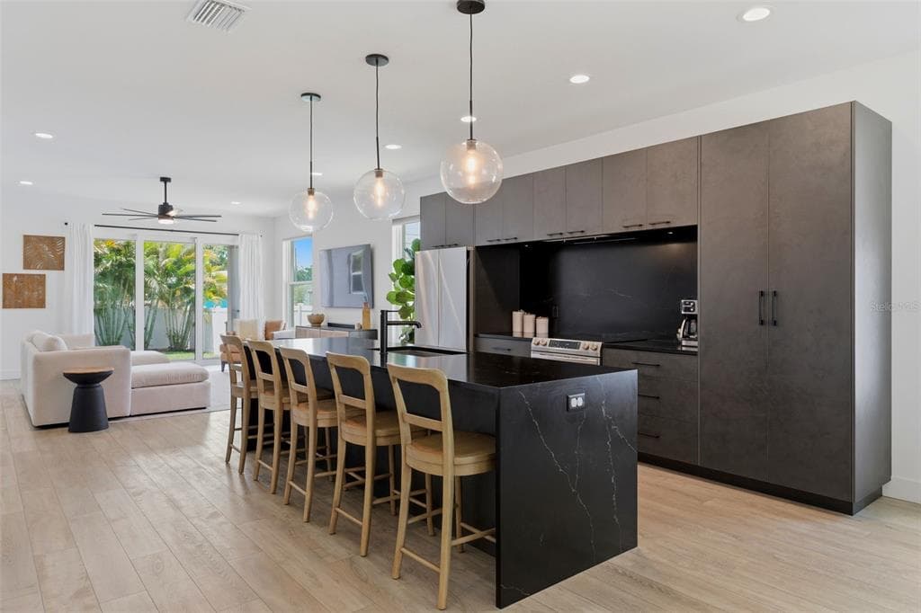 5160 DARTMOUTH AVENUE N, ST PETERSBURG, FL 33710 — zdjęcie 2
