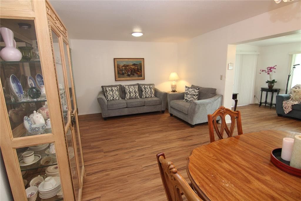 810 OAKMONT AVENUE, SUN CITY CENTER, FL 33573 — zdjęcie 2