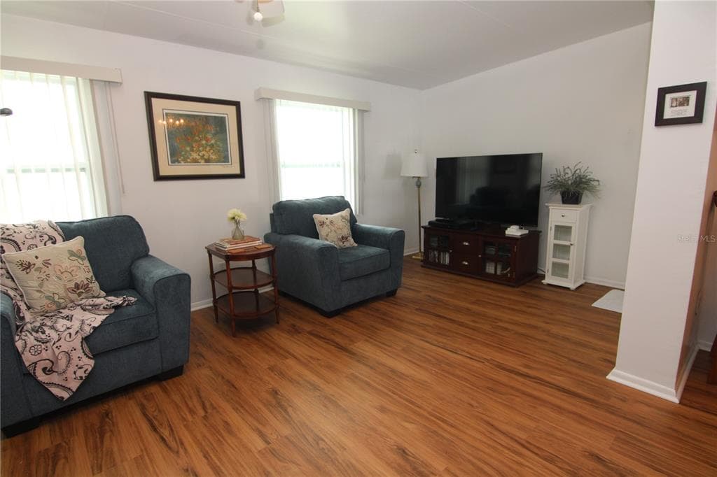 810 OAKMONT AVENUE, SUN CITY CENTER, FL 33573 — zdjęcie 4