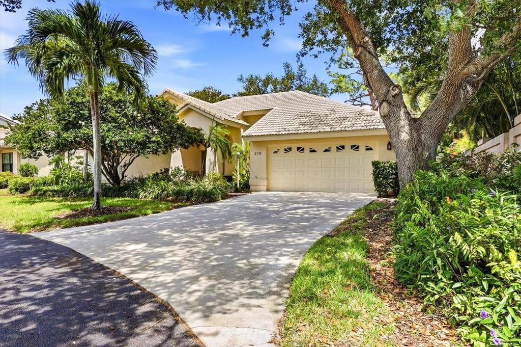216 CARRIAGE HOUSE LANE # 216, NOKOMIS, FL 34275