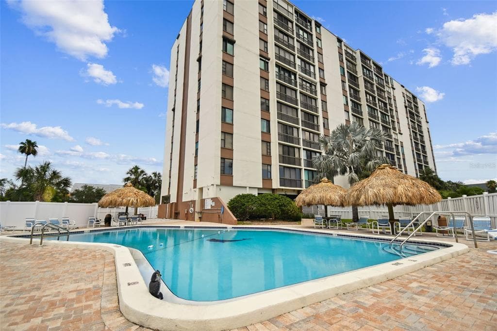 255 DOLPHIN POINT # 207, CLEARWATER BEACH, FL 33767 — zdjęcie 2