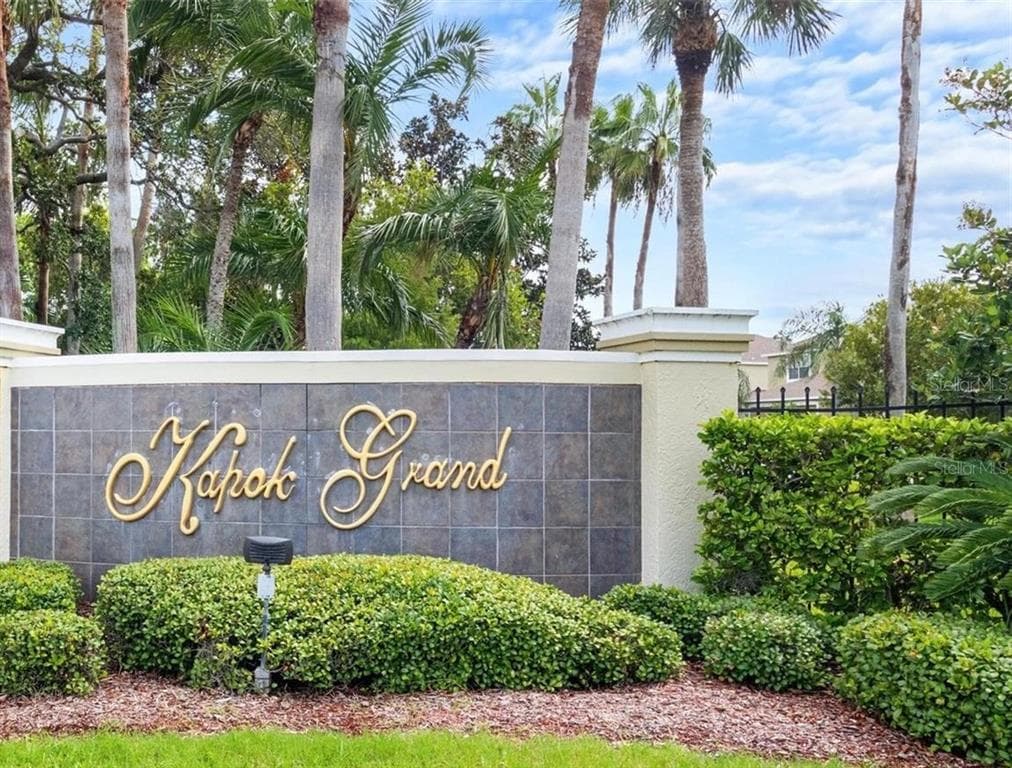 11235 KAPOK GRAND CIRCLE, MADEIRA BEACH, FL 33708