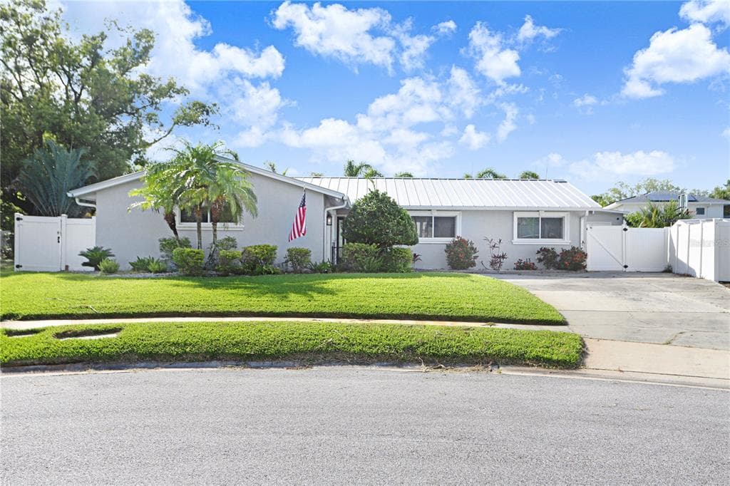 8404 BLACKSTONE COURT, TAMPA, FL 33615