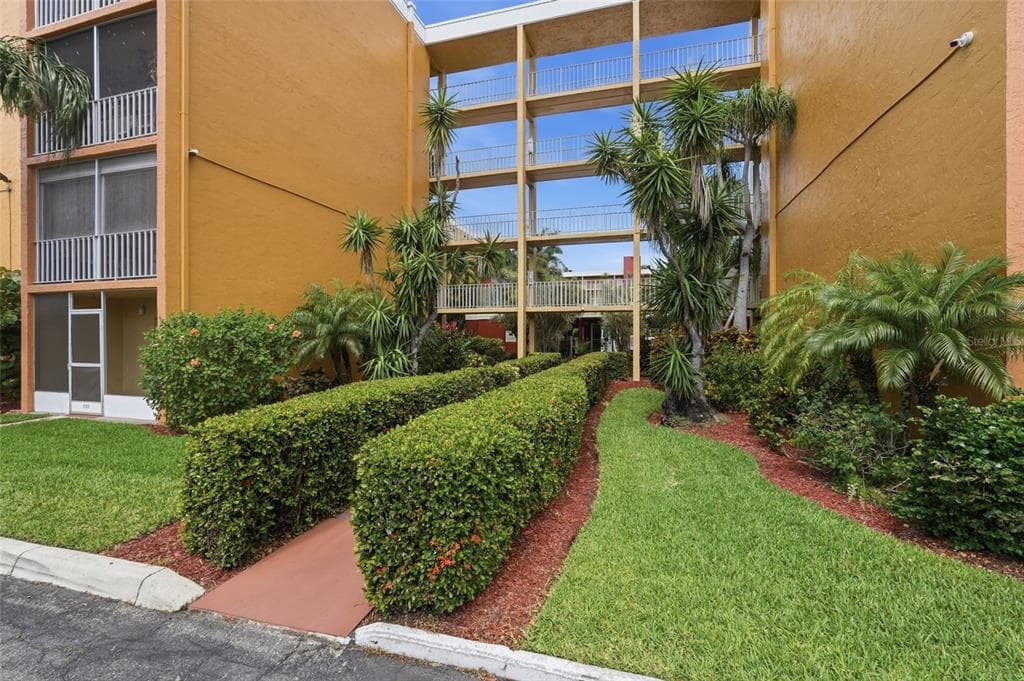 2366 E MALL DRIVE # 403, FORT MYERS, FL 33901 — zdjęcie 2