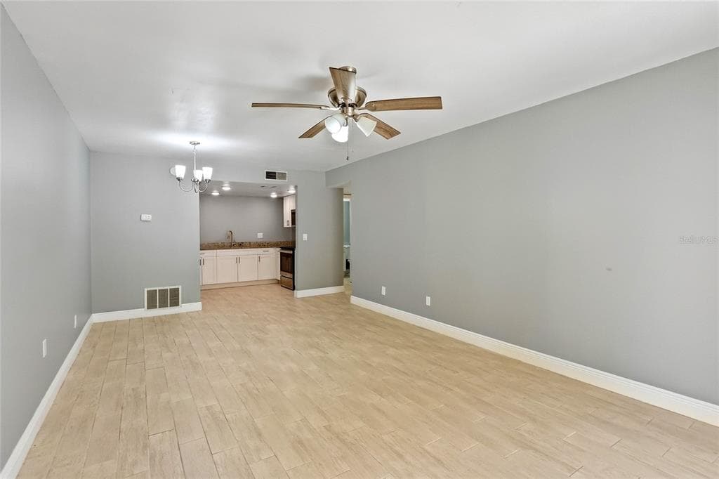 7614 NACIDO COURT # 7614, TAMPA, FL 33615 — zdjęcie 2