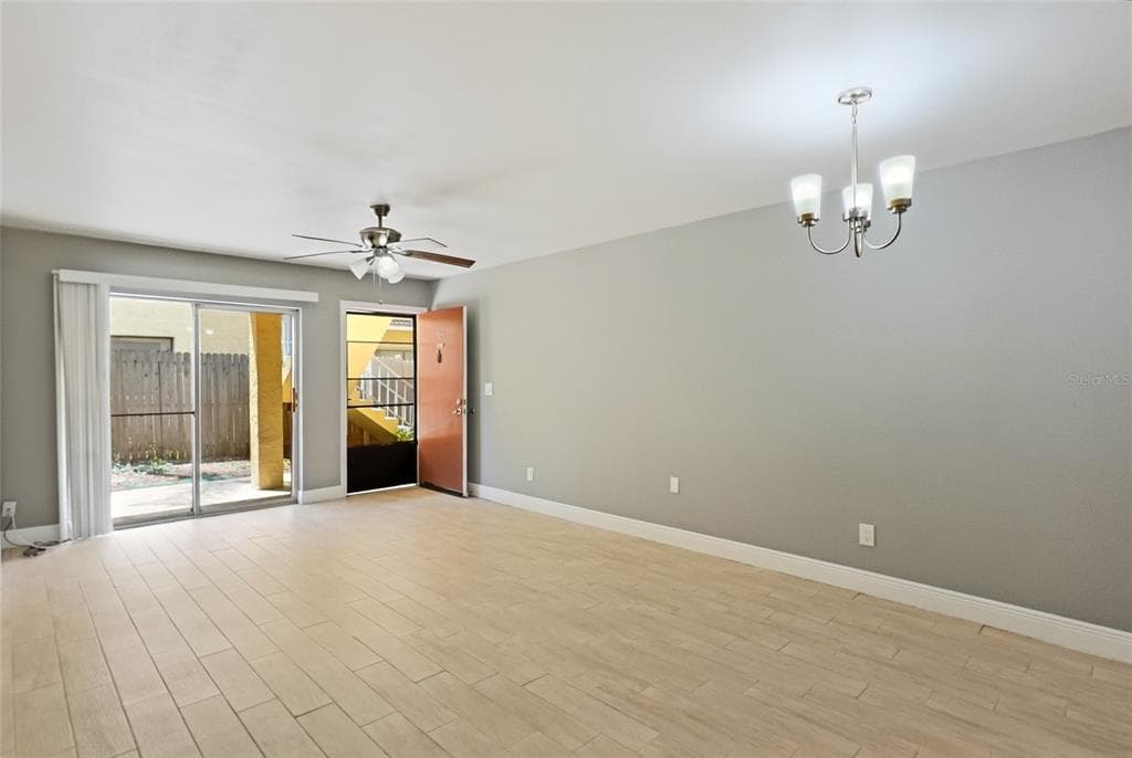 7614 NACIDO COURT # 7614, TAMPA, FL 33615 — zdjęcie 5