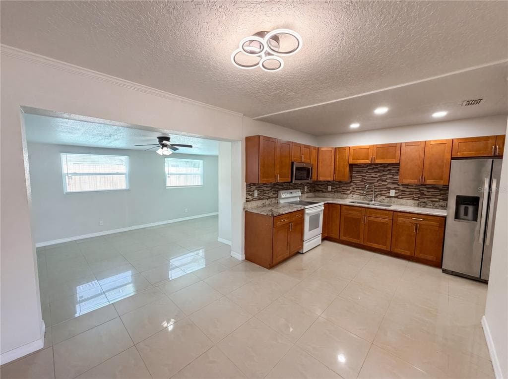 15525 BEDFORD CIRCLE E, CLEARWATER, FL 33764 — zdjęcie 2