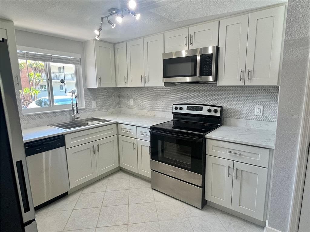 4550 OVERLOOK DRIVE NE # 156, ST PETERSBURG, FL 33703 — zdjęcie 2