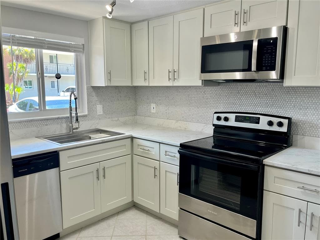4550 OVERLOOK DRIVE NE # 156, ST PETERSBURG, FL 33703 — zdjęcie 4