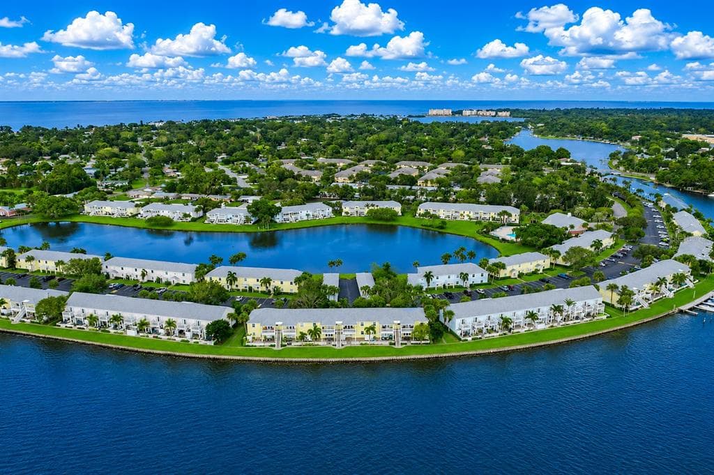121 SEAHORSE DRIVE SE # C, ST PETERSBURG, FL 33705