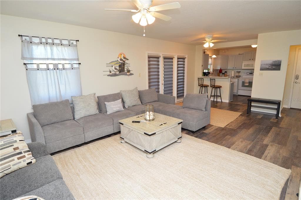 121 SEAHORSE DRIVE SE # C, ST PETERSBURG, FL 33705 — zdjęcie 4