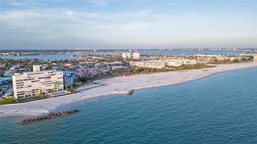 7000 BEACH PLAZA # 202, ST PETE BEACH, FL 33706 — zdjęcie 4