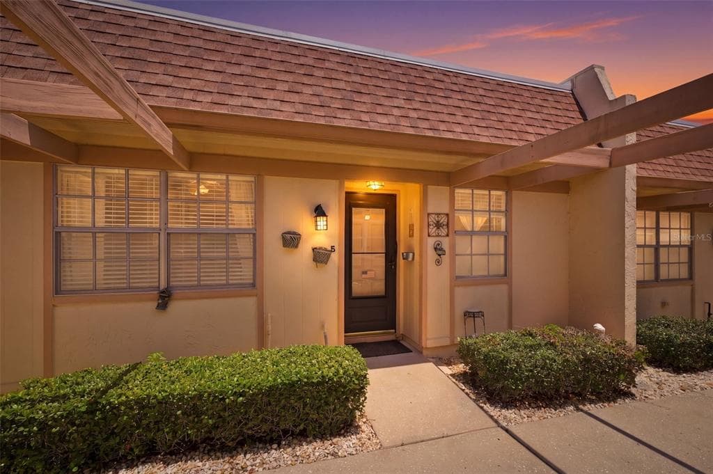 11210 CARRIAGE HILL DRIVE # 5, PORT RICHEY, FL 34668