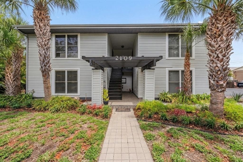 2109 W DE LEON STREET, TAMPA, FL 33606