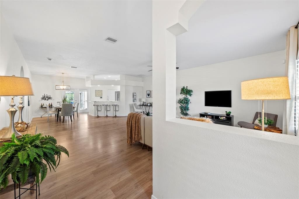 350 47TH AVENUE N, ST PETERSBURG, FL 33703 — zdjęcie 3