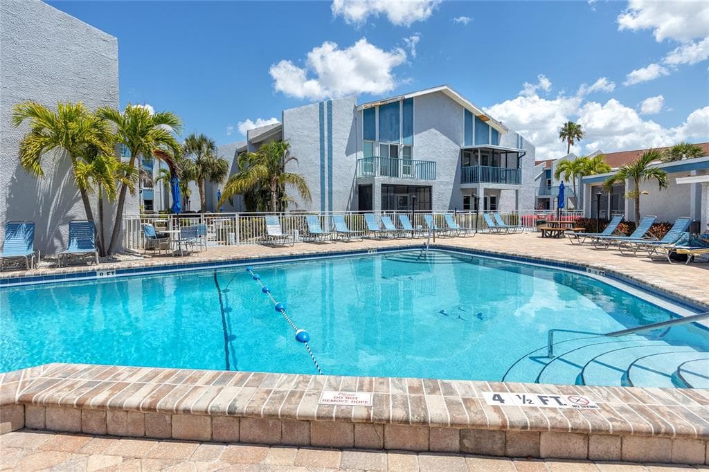 159 MEDALLION BOULEVARD # F, MADEIRA BEACH, FL 33708 — zdjęcie 3