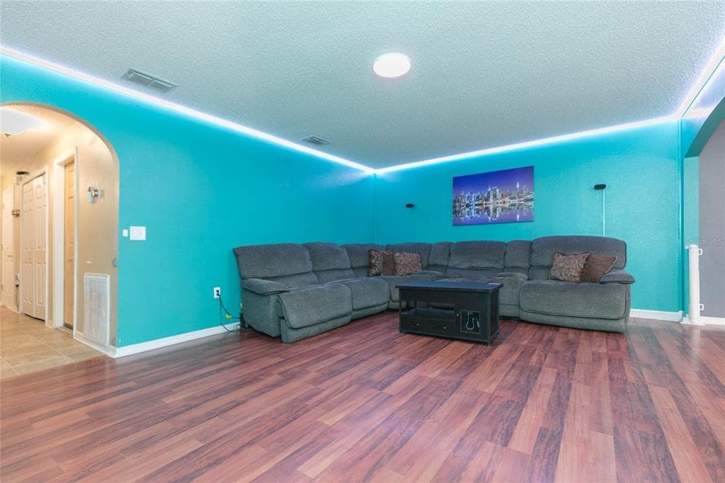 9922 ASHBURN LAKE DRIVE, TAMPA, FL 33610 — zdjęcie 2