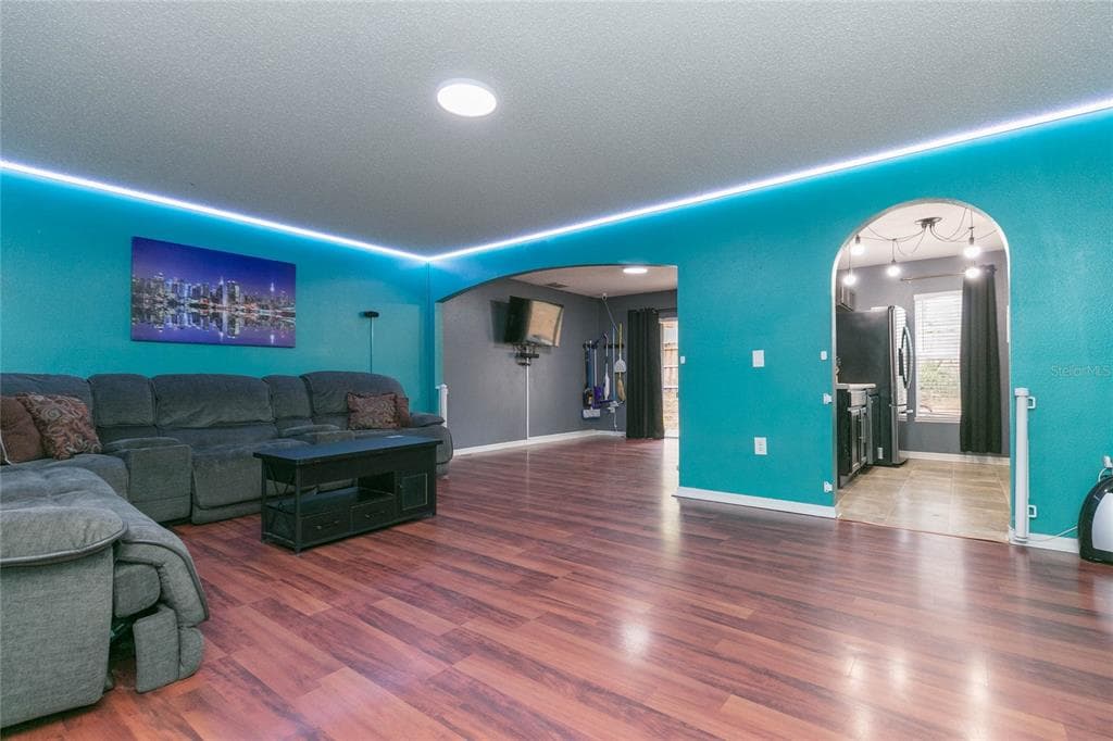 9922 ASHBURN LAKE DRIVE, TAMPA, FL 33610 — zdjęcie 4
