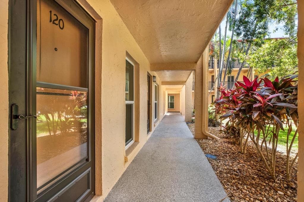 8911 BLIND PASS ROAD # 120, ST PETE BEACH, FL 33706 — zdjęcie 3