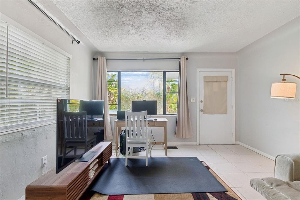 1500 30TH AVENUE N, ST PETERSBURG, FL 33704 — zdjęcie 4