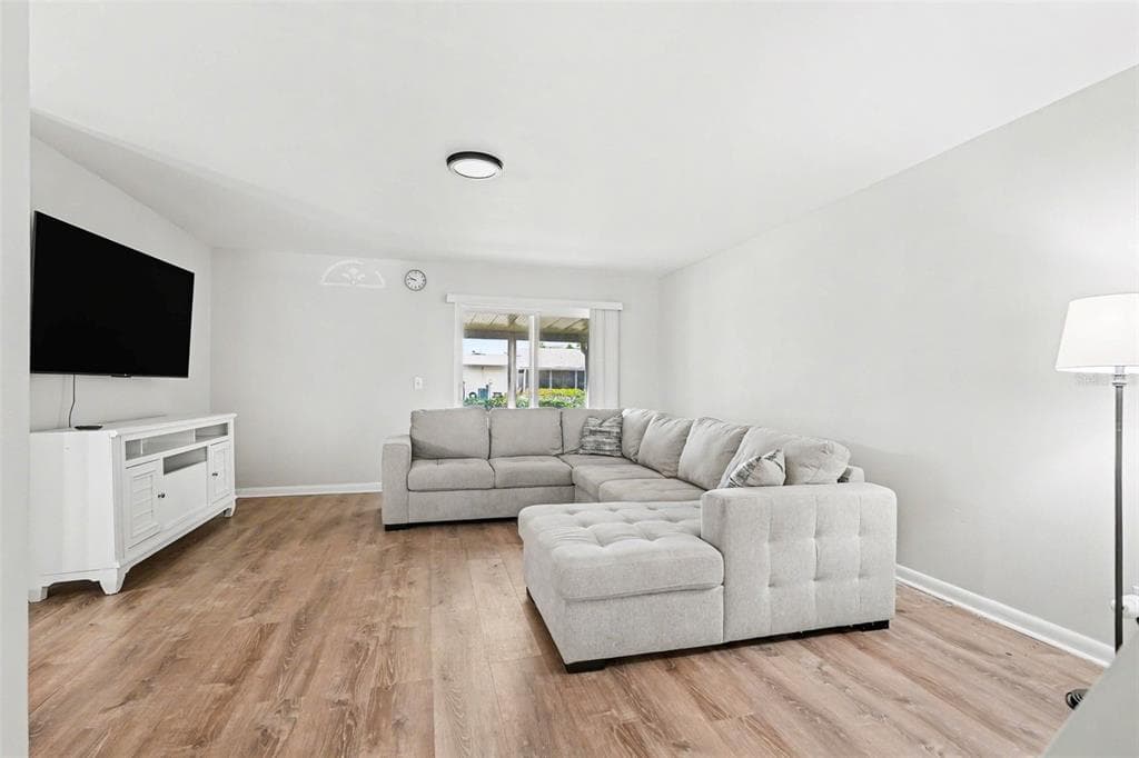 3267 39TH STREET S # B, ST PETERSBURG, FL 33711 — zdjęcie 2