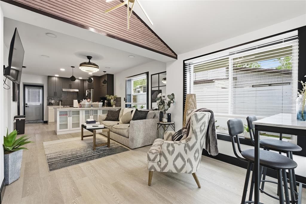 2111 42ND STREET S, ST PETERSBURG, FL 33711 — zdjęcie 2