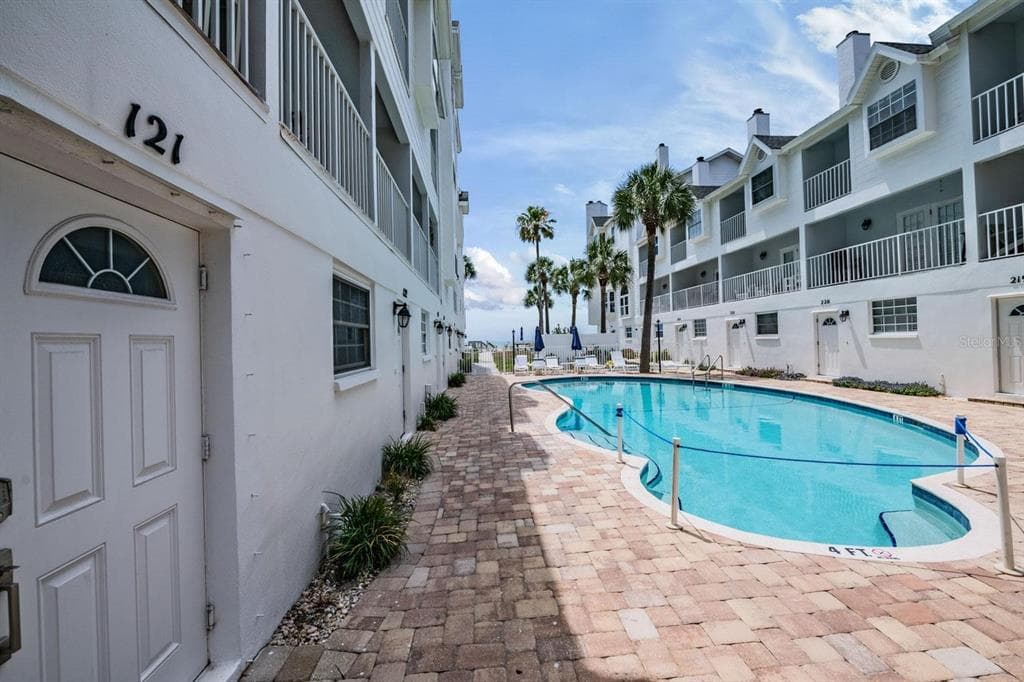 17960 GULF BOULEVARD # 121, REDINGTON SHORES, FL 33708 — zdjęcie 5