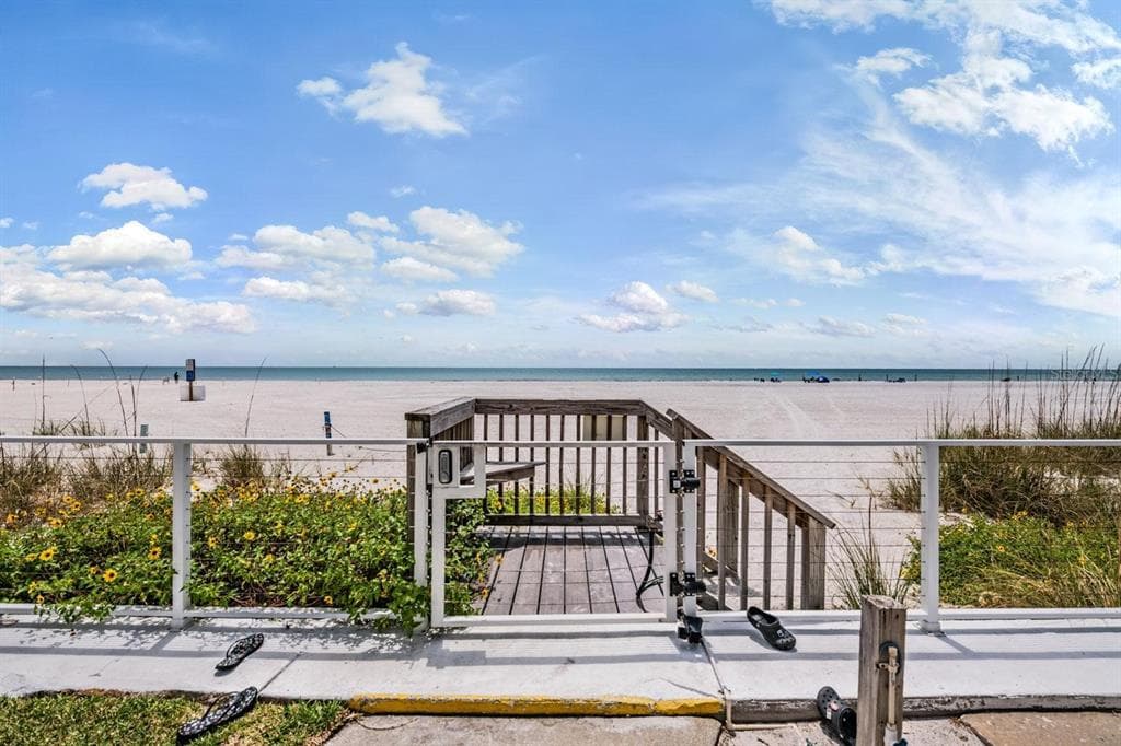17960 GULF BOULEVARD # 121, REDINGTON SHORES, FL 33708 — zdjęcie 4