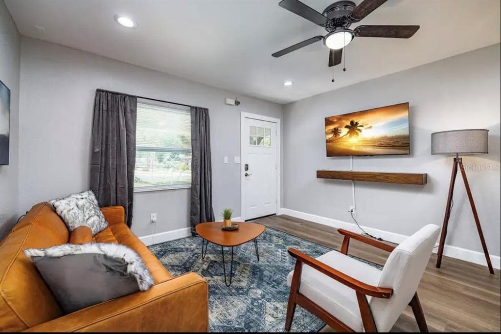 1000 8TH AVENUE SW, LARGO, FL 33770 — zdjęcie 2