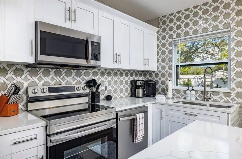 1000 8TH AVENUE SW, LARGO, FL 33770 — zdjęcie 3
