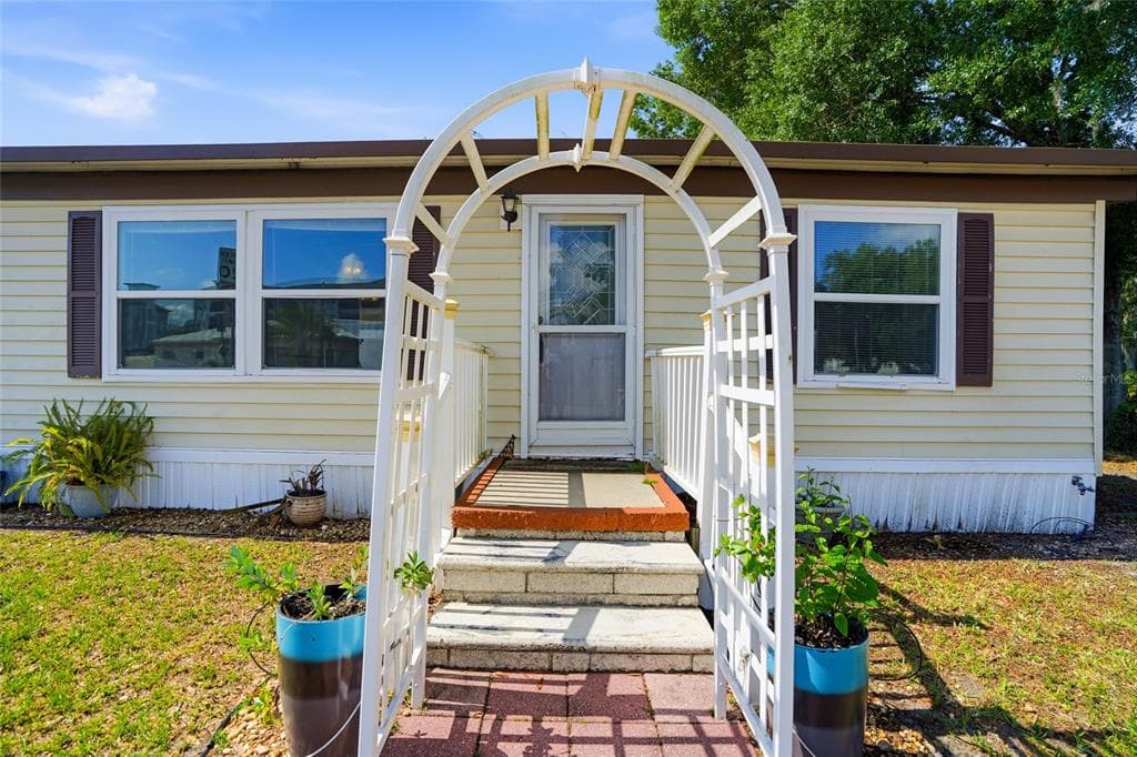 3933 SARAH DRIVE, WESLEY CHAPEL, FL 33543 — zdjęcie 3