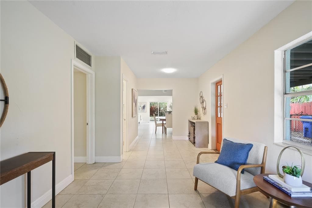6311 37TH AVENUE N, ST PETERSBURG, FL 33710 — zdjęcie 4
