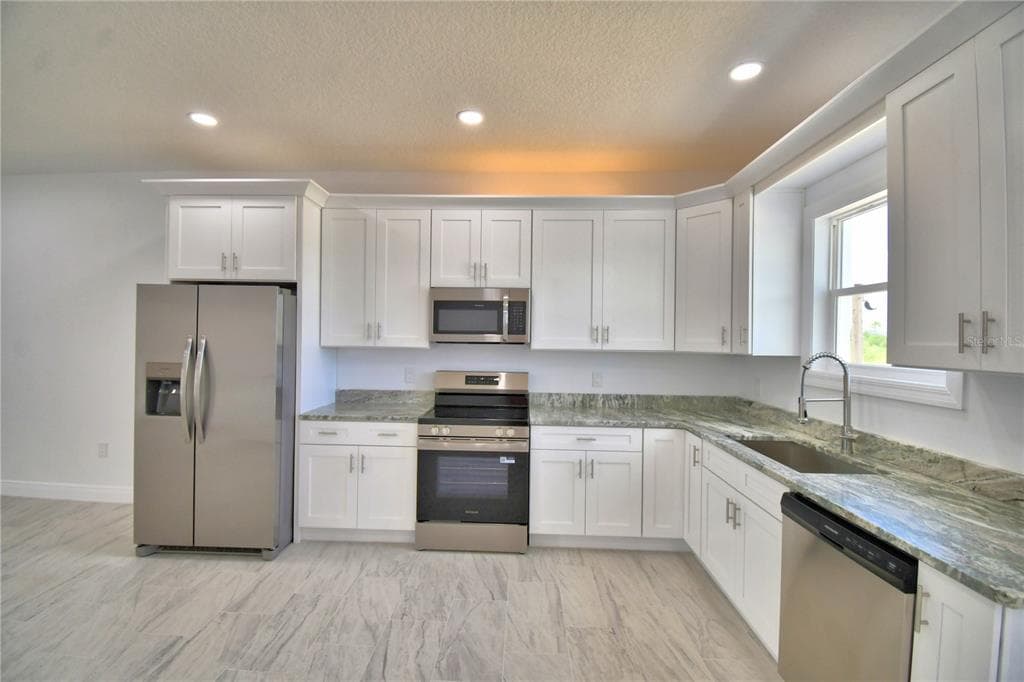 7951 SARASOTA DRIVE # A, INDIAN LAKE ESTATES, FL 33855 — zdjęcie 5