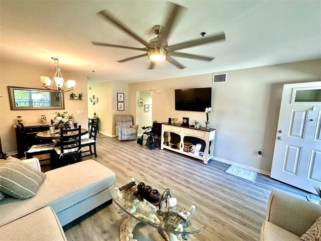 2020 SHANGRILA DRIVE # 219, CLEARWATER, FL 33763 — zdjęcie 4