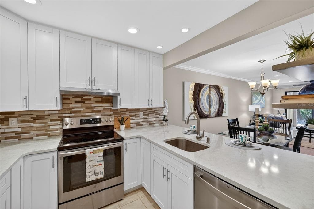 731 83RD AVENUE N # 105, ST PETERSBURG, FL 33702 — zdjęcie 5