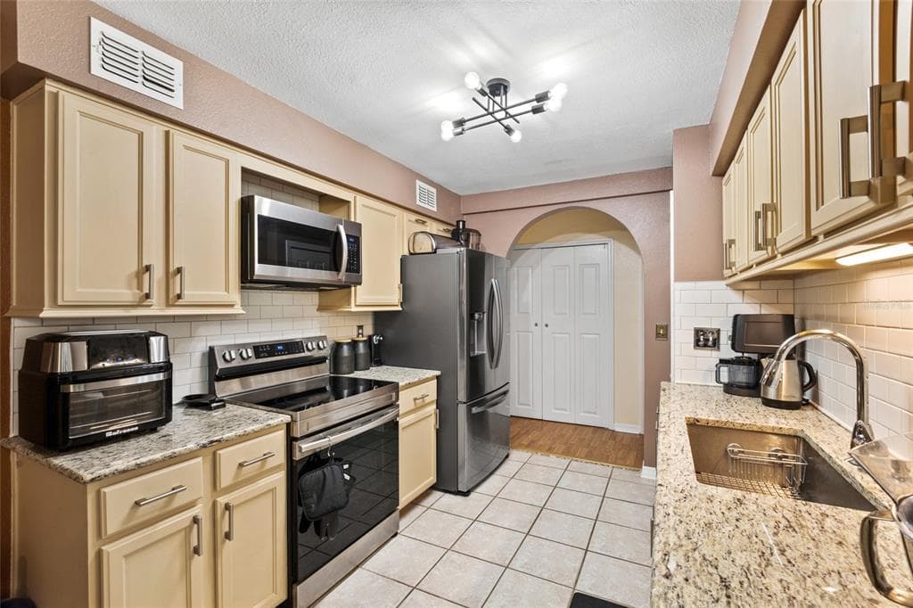 100 E OAK TERRACE DRIVE # A2, LEESBURG, FL 34748 — zdjęcie 5